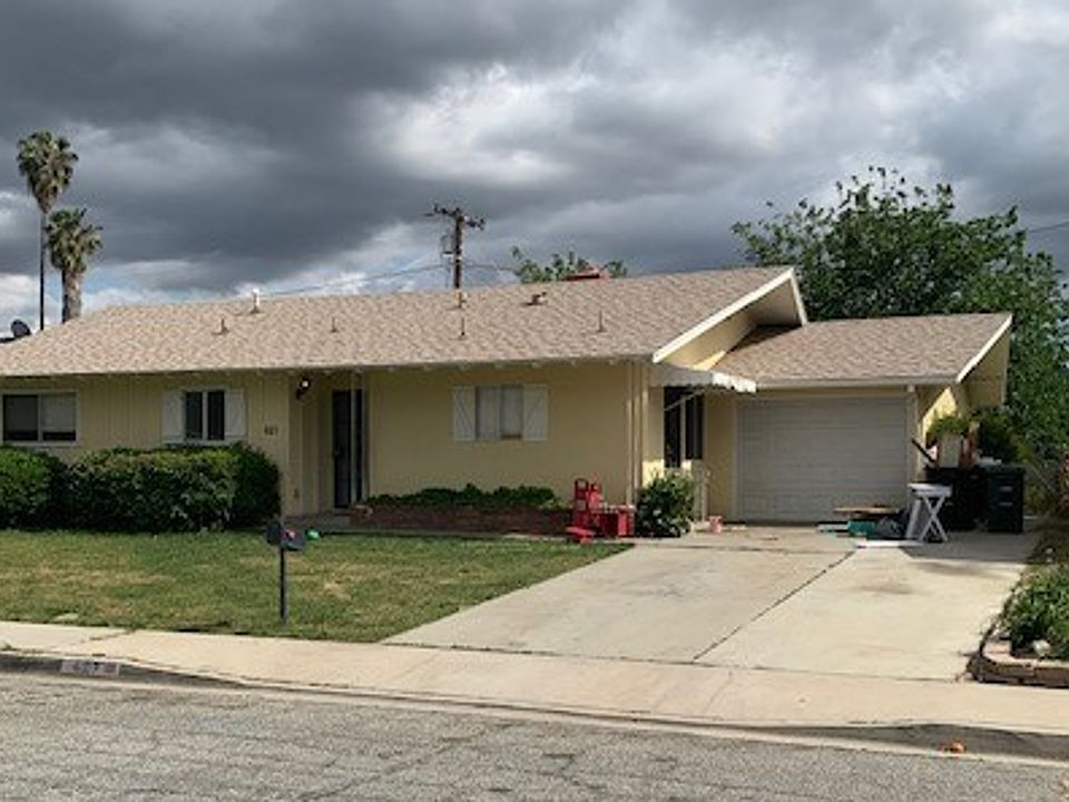 2nd image of 621 Vista De Loma