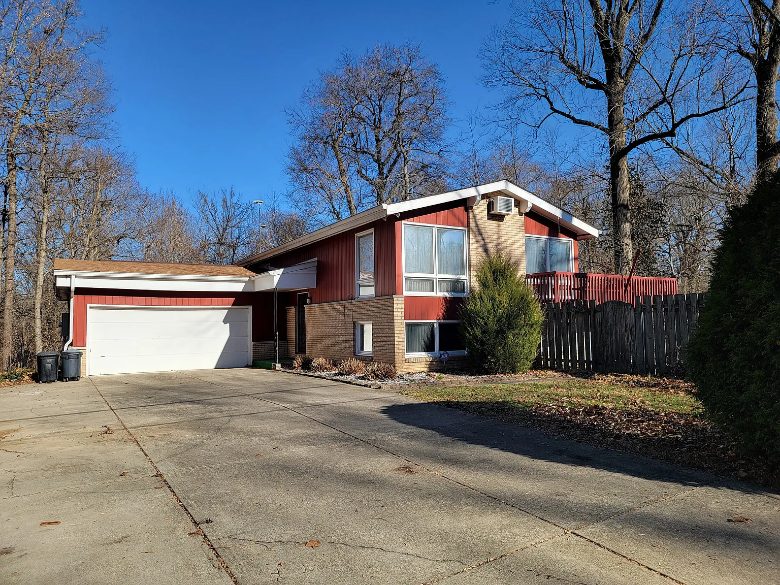 1762 E Woodcrest Dr N photo 1