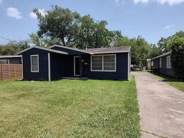 2025 8th St, Port Neches, TX 77651