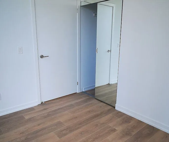 36 Manor Rd E #524 — Photo 5