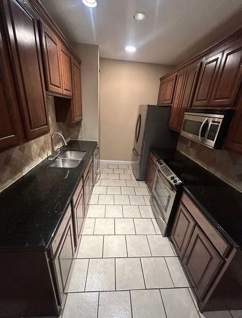 3 bed, 2.5 bath, 1748 sqft, $2,700 — Photo 2