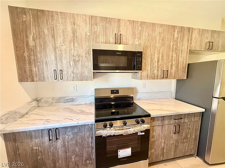 461 E Comstock St #2 — Photo 4