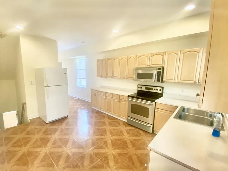 2641 N Howard St — Photo 1