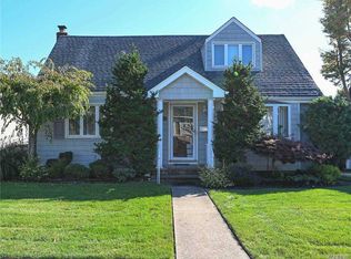 435 Jefferson St, Franklin Square, NY 11010