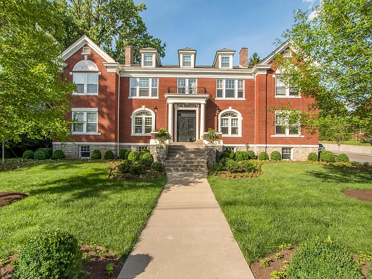 1211 Richmond Rd — Photo 1