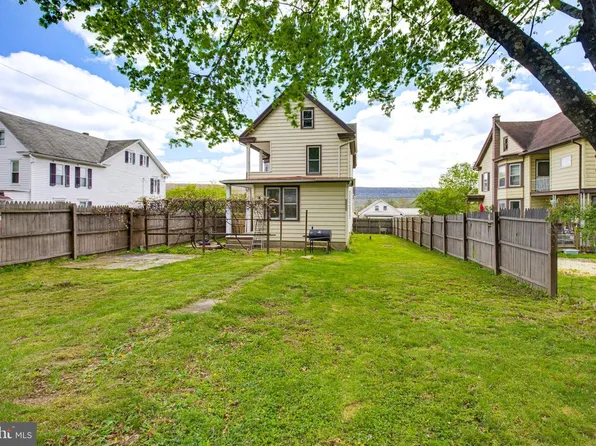 1947 E Grand Ave, Tower City, PA 17980