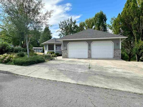 1212 Juniper Dr, Moscow, ID 83843