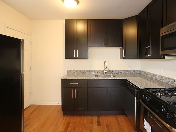 3rd image of 6209 N Ravenswood Ave #2