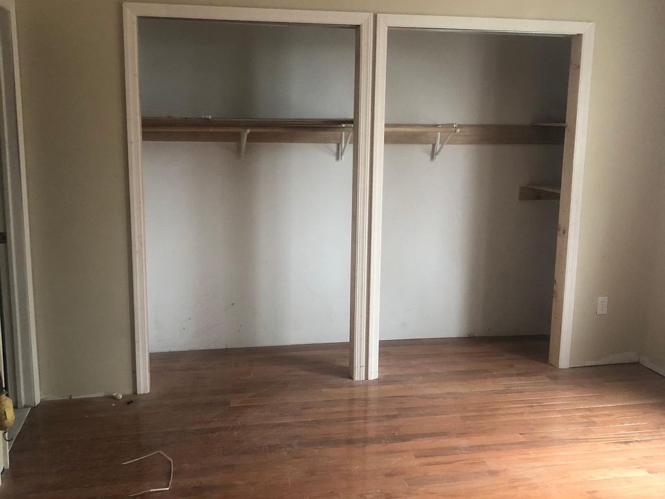 2nd image of 144 Alexander St #2