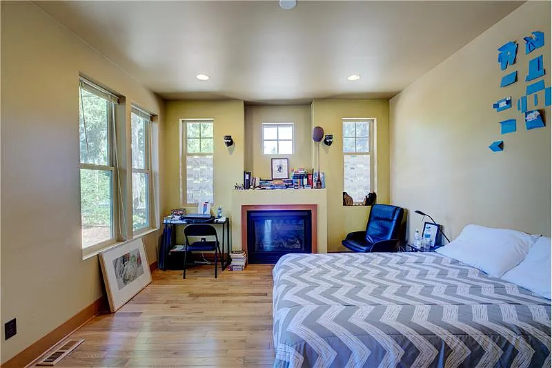 1 bed, 175 sqft, $995 — Photo 2
