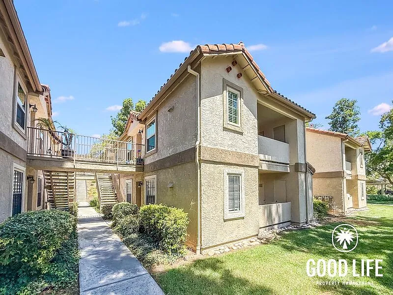 2 bed, 2.0 bath, 881 sqft, $2,900 — Photo 2