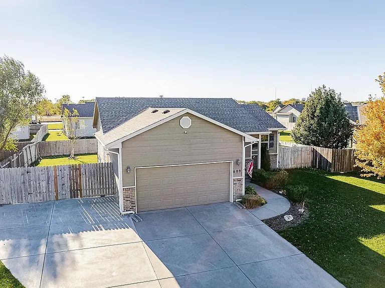 609 S Longbranch Dr — Photo 4