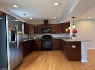 33 Ronald Dr, Somerset, NJ 08873
