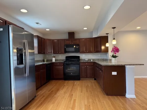 33 Ronald Dr, Somerset, NJ 08873