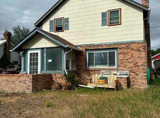 912 9th St, Rawlins, WY 82301