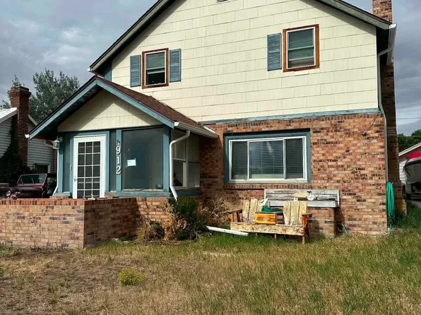 912 9th St, Rawlins, WY 82301