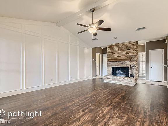 3rd image of 10 Llano Dr
