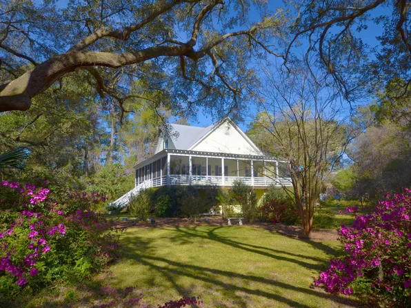 174 Baker St, Mc Clellanville, SC 29458