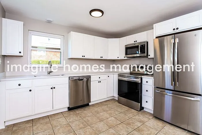10496 Thornview Dr — Photo 5