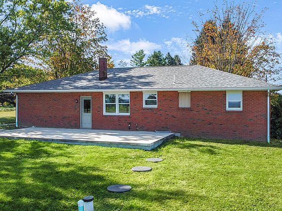 3rd image of 767 Manor Dr