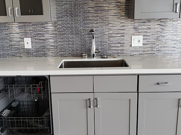 5th image of 1084 Clay St APT 3