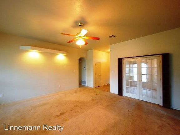 3rd image of 2904 Wesley Dr