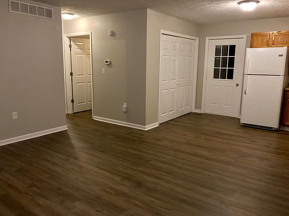 5th image of 203 Strother St