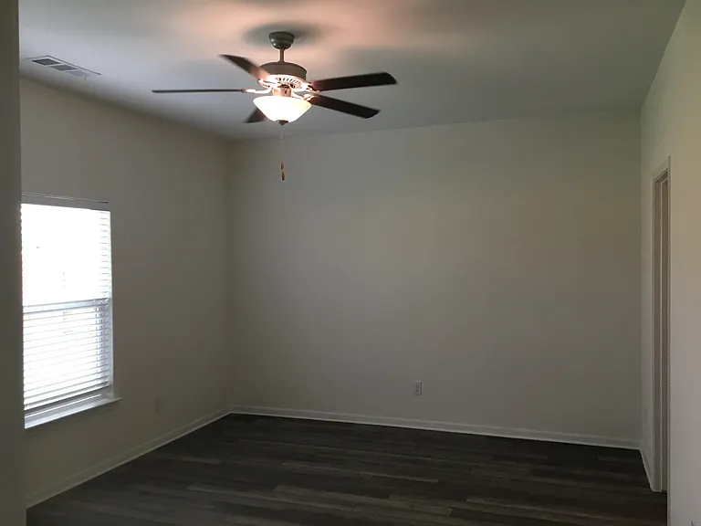1330 Treeta Trl — Photo 8