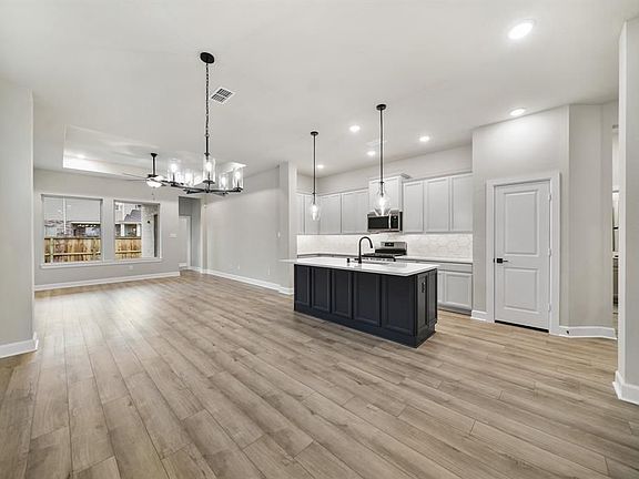 3rd image of 10707 Pleasant View Dr