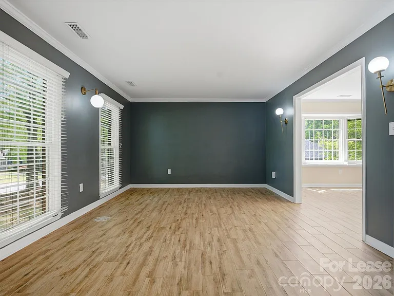 9437 Fairmead Dr — Photo 7