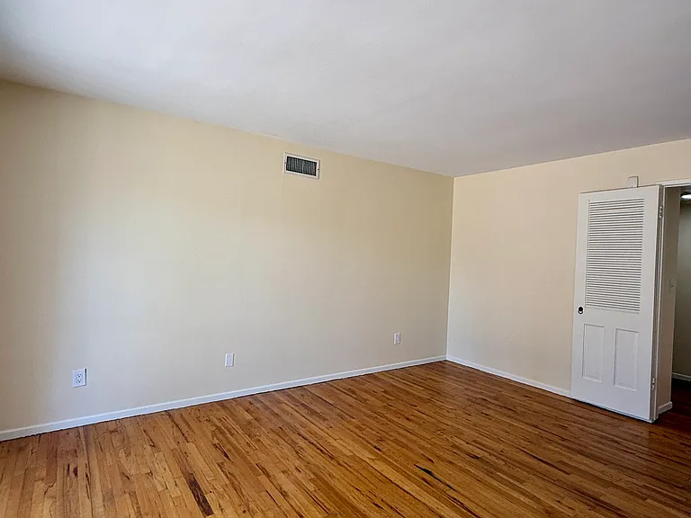 15942 Londelius St — Photo 19