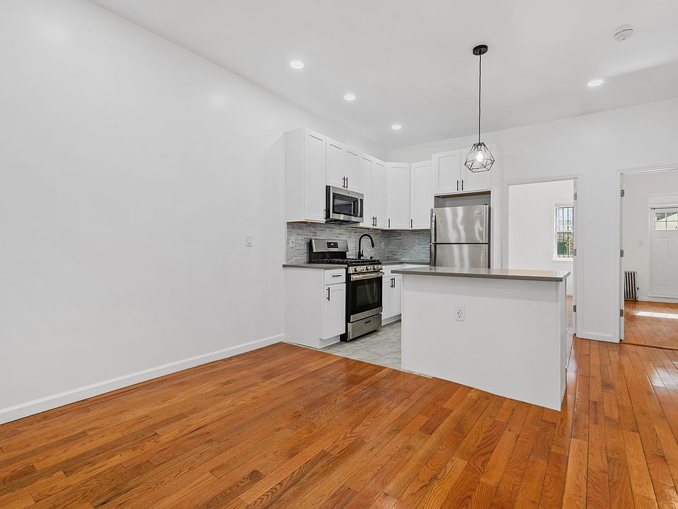 1st image of 946 Pacific St APT 1