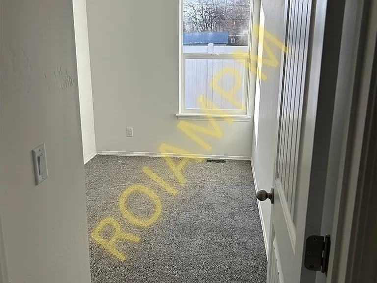 325 W Avenue F — Photo 12