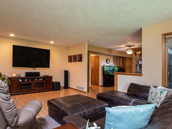 4th image of 204 Pinecroft Ln