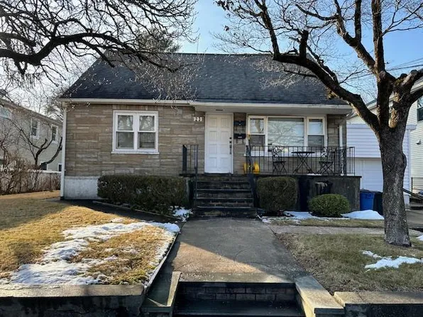 23 Marwood Road N, Port Washington, NY 11050