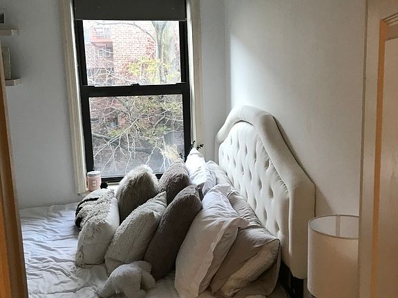 2nd image of 511 E 6th St APT 4