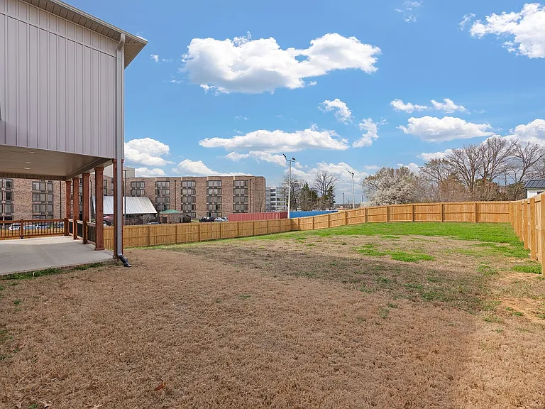 135 Max Lane Dr — Photo 2