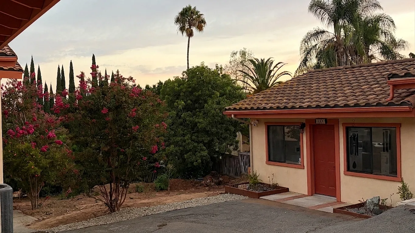 Studio, 420 sqft, $2,500 — Photo 1