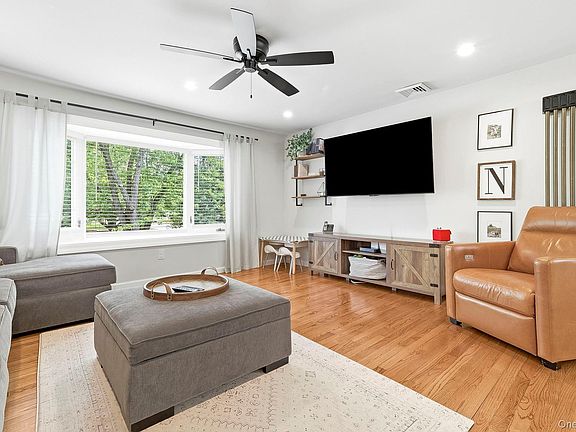 3rd image of 1 Craig Place