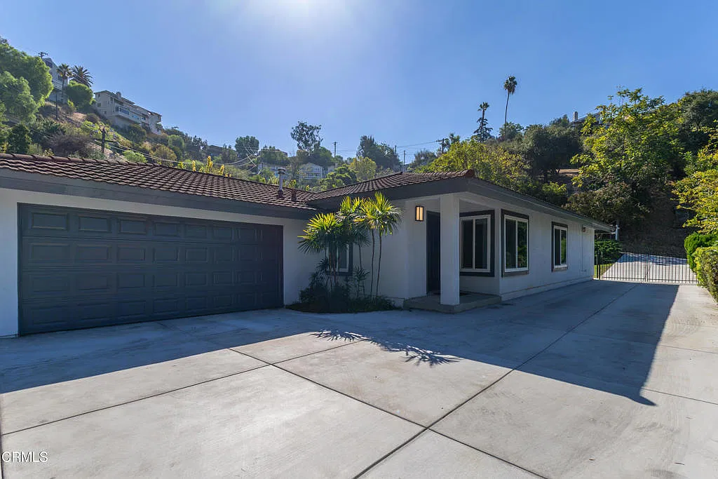 4 bed, 2.0 bath, 1683 sqft, $5,000 — Photo 2