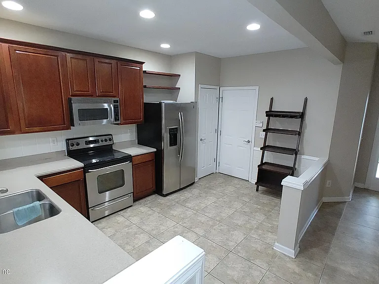 11225 Campfield Cir — Photo 10
