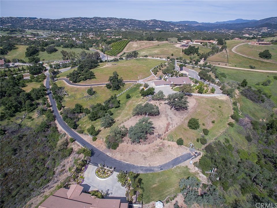1st image of 41690 Avenida La Cresta