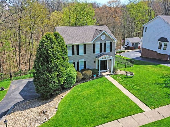 290 Shady Glen Dr, Coraopolis, PA 15108