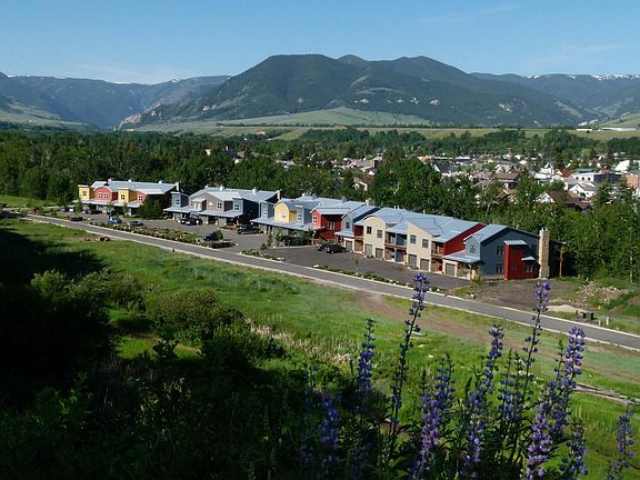 On the river 3 blocks to town