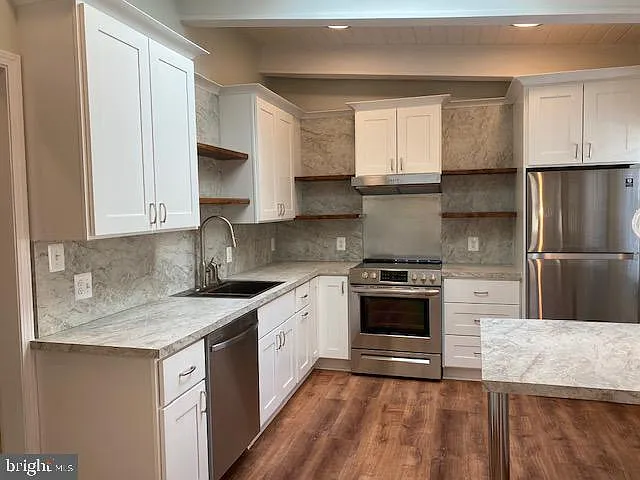 4031 Taylor Dr — Photo 2