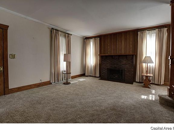 4th image of 221 N Church St