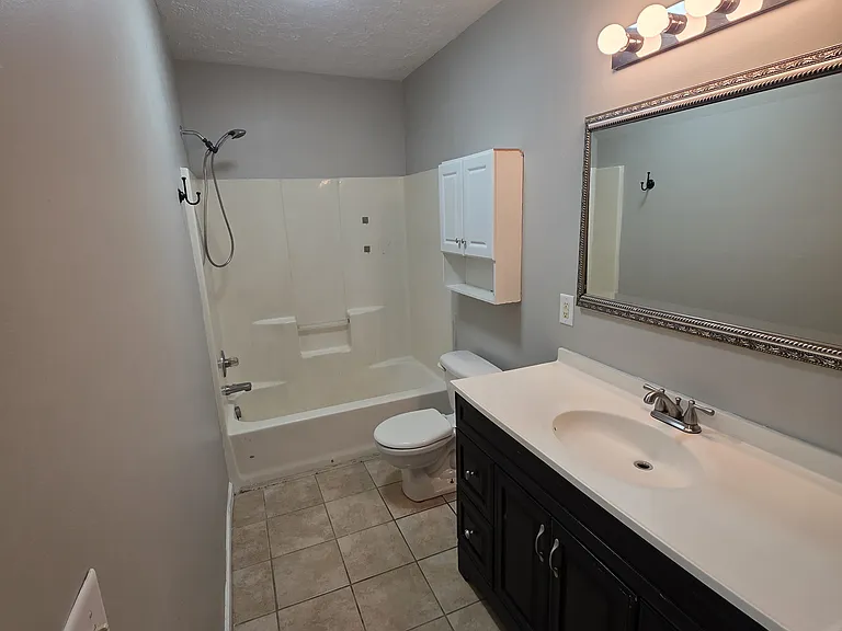 8250 Navarre Rd SW — Photo 4