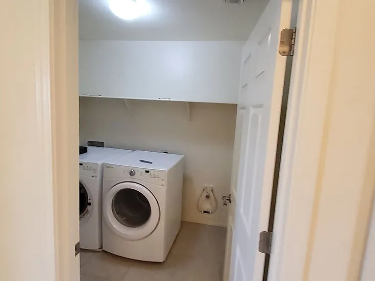 3031 E Regina St — Photo 14