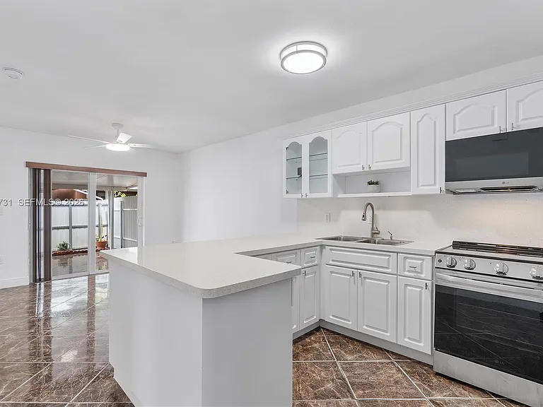 11432 NW 87th Pl — Photo 8