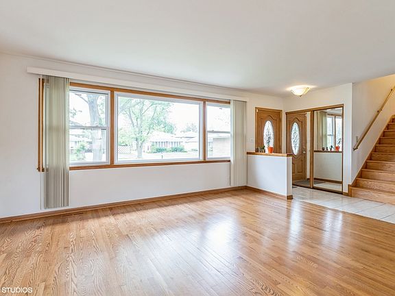 3rd image of 550 La Salle St